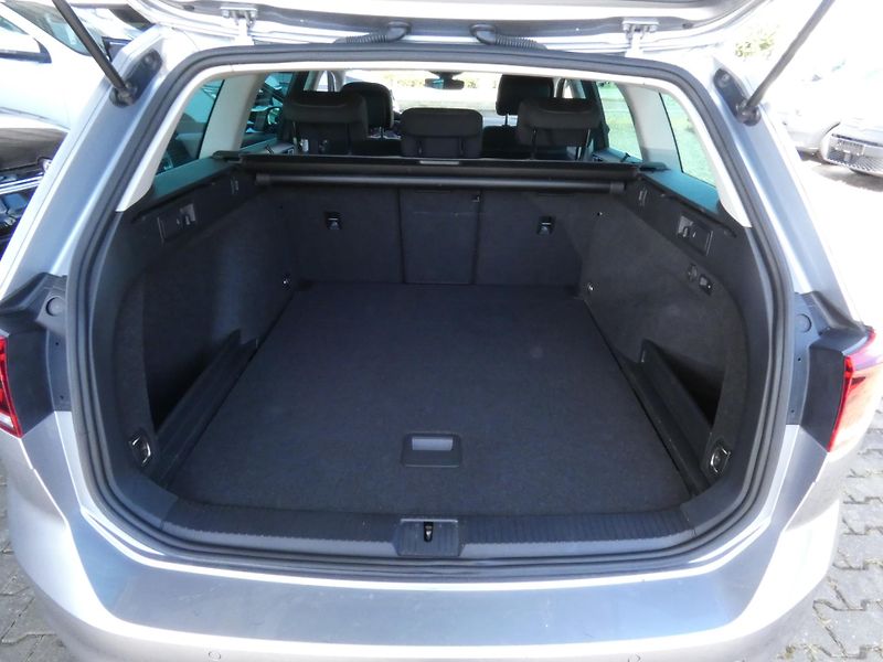 Volkswagen Passat Variant Business 2.0 TDI DSG - fotka 15 z 30