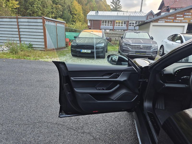 Porsche Taycan Cross Turisno 4S 93kWH  93,7% - fotka 36 z 47