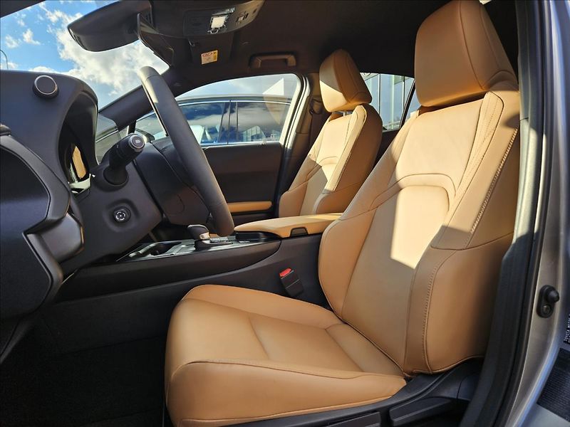 Lexus UX 300h 2,0 F SPORT Design - fotka 14 z 16