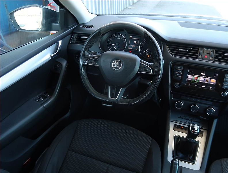 Škoda Octavia (2013) 1.4 TSI, Xenony, Tempomat - fotka 7 z 18