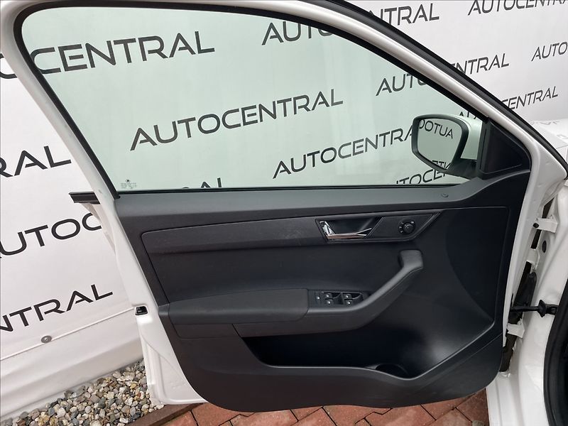 Škoda Fabia 1,0 TSi,1.maj.,ČR,po servisu - fotka 20 z 23