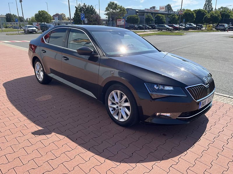 Škoda Superb 2.0 TDi DSG Style Plus - fotka 4 z 38