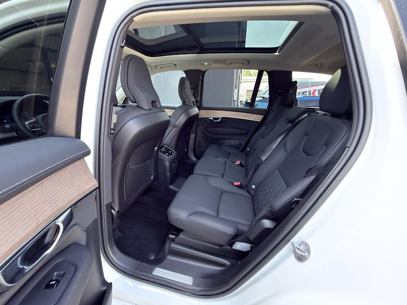 Volvo XC90 T8 AWD // PLUS DARK// PANORAMA - fotka 12 z 53