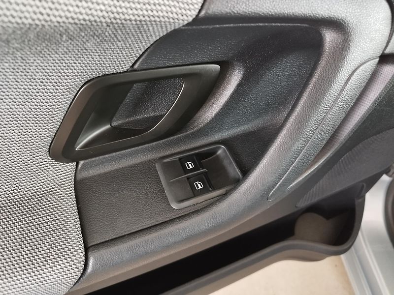 Škoda Fabia (2010) 1,2TSI,63KW,KLIMA,SER.KNIHA - fotka 16 z 21