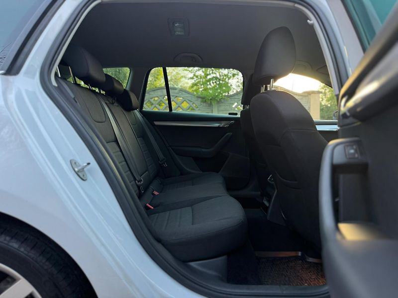 Škoda Octavia 2.0TDi STYLE 1.MAJ DPH ROZVODY - fotka 13 z 25