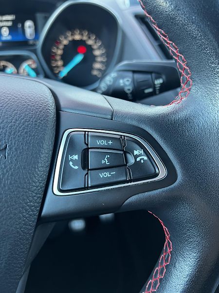 Ford Kuga 1.5 EcoBoost ST Line TZ - fotka 11 z 24