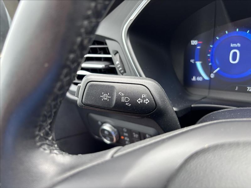Ford Kuga 1,5 EcoBoost 110kW Titanium - fotka 26 z 39