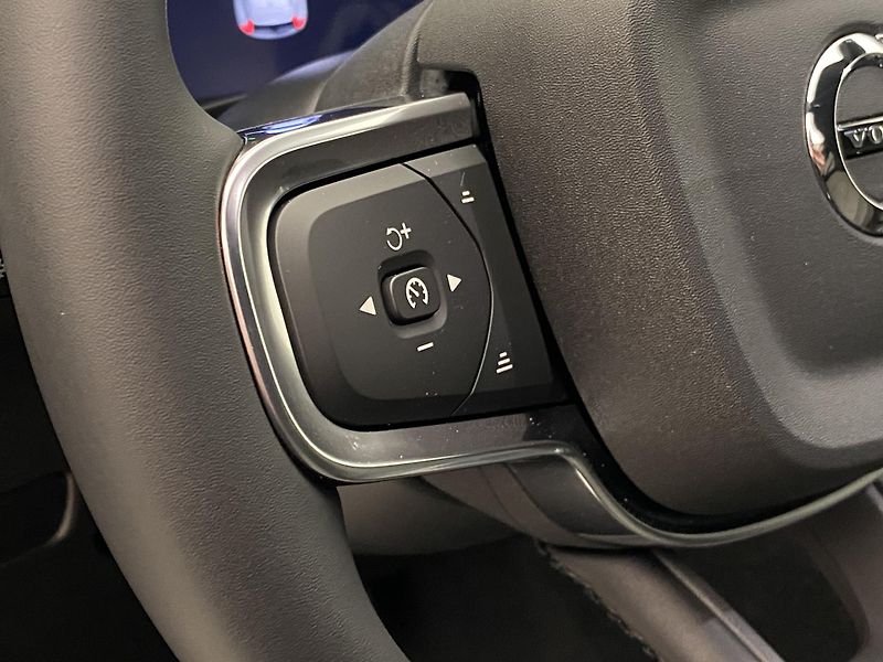 Volvo XC40 (2025) B3 AUT DARK PLUS - fotka 24 z 64