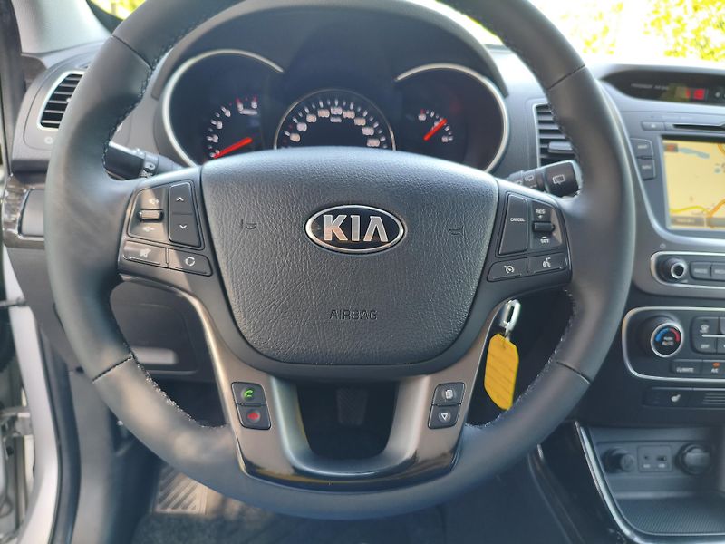 Kia Sorento (2015) 2,0 CRDI Sport 4x4 Záruka - fotka 22 z 35