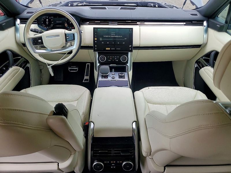 Land Rover Range Rover (2023) Auto na cestě - fotka 8 z 13