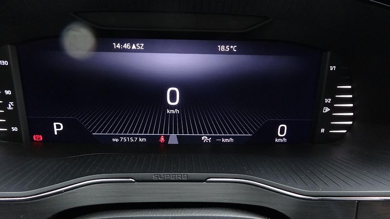 Škoda Superb Kombi 2.0TDi DSG Style plus - fotka 12 z 40