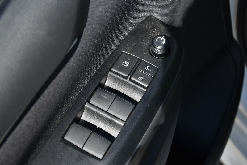 Toyota Yaris 1.5 HYBRID e-CVT A/T ACC - fotka 22 z 22