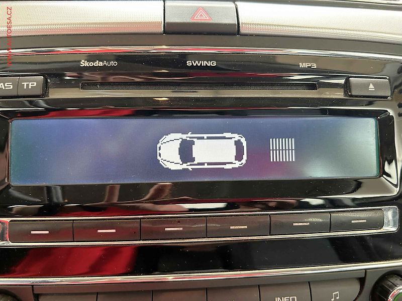 Škoda Superb (2012) 2.0 TDI 4x4, ČR, DSG, výhřev - fotka 13 z 15