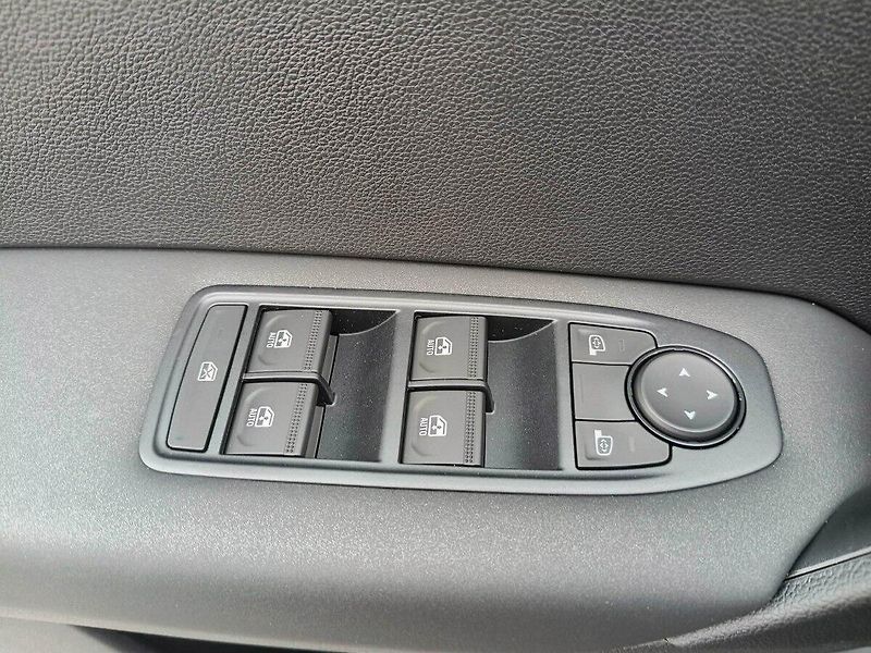 Renault Captur (2026) evolution TCe 115 + zimní pneu - fotka 19 z 23