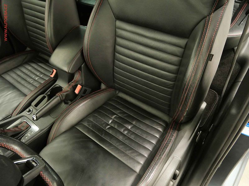 Škoda Octavia (2015) 2.0TDi, RS, DSG, xenon - fotka 9 z 23
