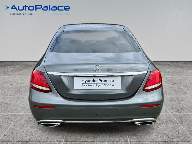 Mercedes-Benz Třídy E 220D TOP STAV 143kW   2,0 - fotka 5 z 14