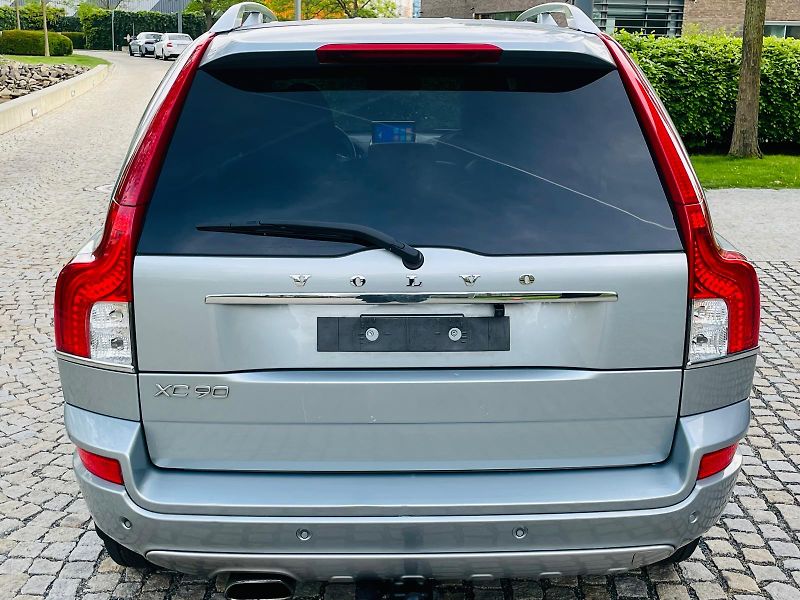 Volvo XC90 2.4 D5 4x4 AUT SERVISKA TAŽNÉ - fotka 13 z 49