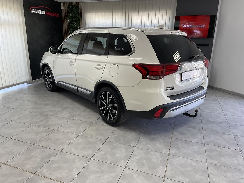 Mitsubishi Outlander 2.0 MIVEC AT 4x4 ČR REZERVACE - fotka 9 z 25