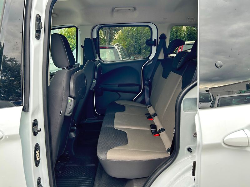 Ford Tourneo Courier (2021) 1.5d 73 kW CZ,DPH - fotka 13 z 18