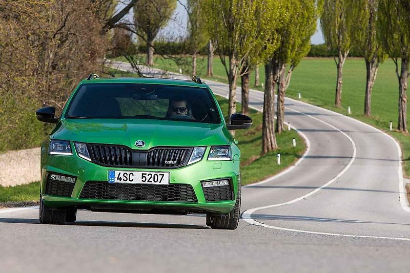 Škoda Octavia Combi RS a Škoda Octavia Scout.