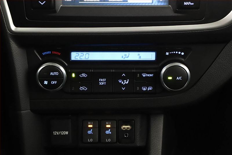 Toyota Auris (2015) 1.6 Valvematic, ČR,1.maj - fotka 12 z 17