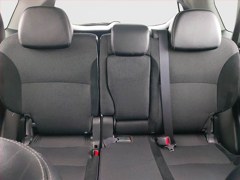 Mitsubishi Outlander (2011) 2.2 DI-D, 4X4, 7 míst - fotka 9 z 21