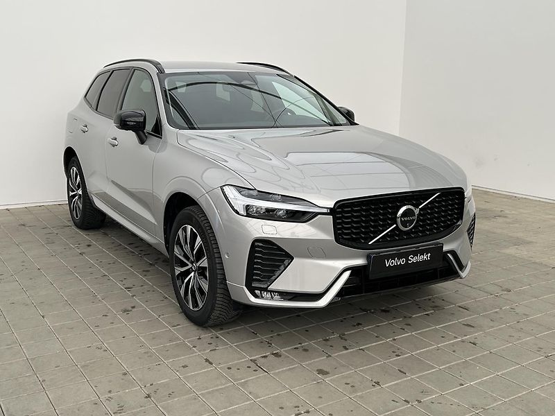 Volvo XC60 2.0 B4 4x4 PLUS  Black - fotka 8 z 29