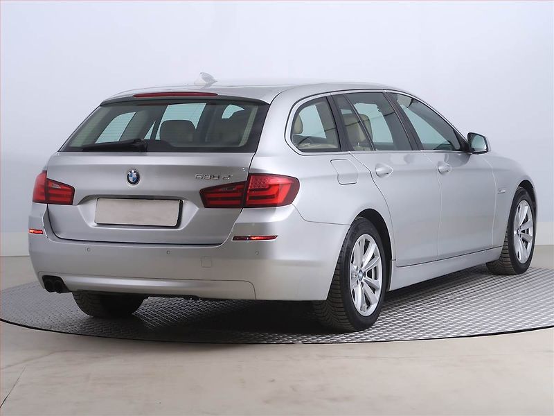 BMW Řada 5 (2011) 530d, Automat, Navi, Tempomat - fotka 5 z 22