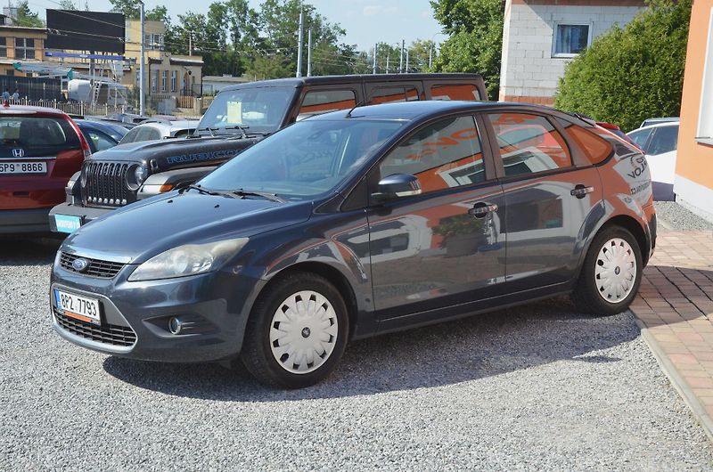 Ford Focus (2009) 1.6i 16V 74kW TITANIUM 2x kola - fotka 3 z 26
