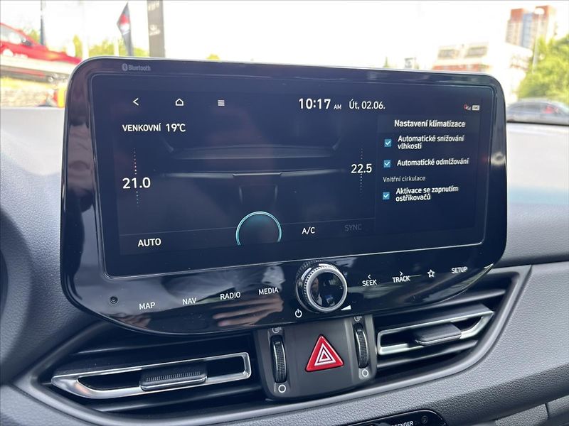 Hyundai i30 1,5 TGDi 118kW Smart ZÁRUKA - fotka 27 z 45