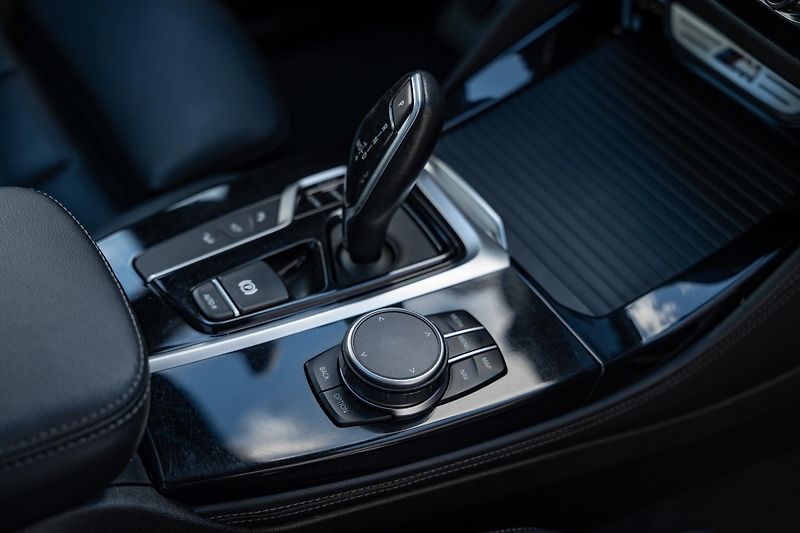 BMW X4 (2019) M40d PANO, LED, HD Hi-Fi - fotka 18 z 28