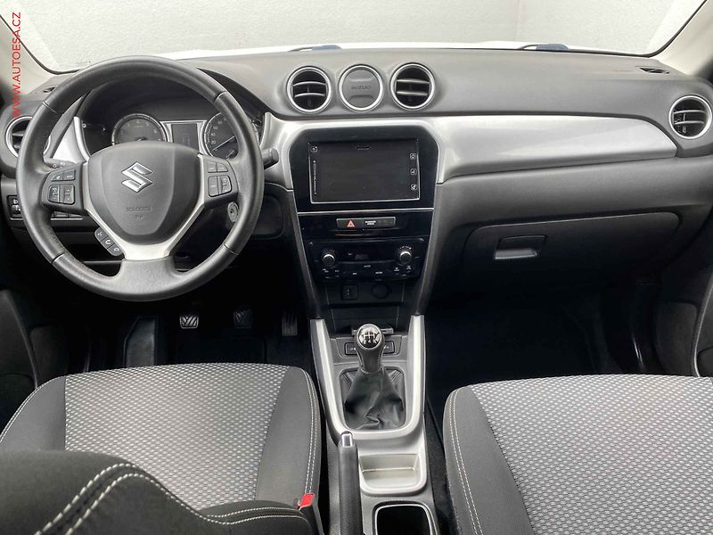 Suzuki Vitara (2018) 1.6 VVT, 2.maj,ČR, AC, temo - fotka 8 z 18