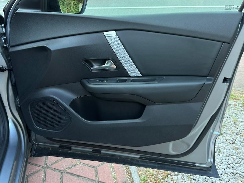 Citroën C4 1.2i 130 S&s 1.MAJITEL ČR DPH  - fotka 28 z 30
