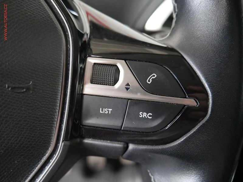 Peugeot 3008 (2018) 1.5 HDi, Allure - fotka 21 z 24