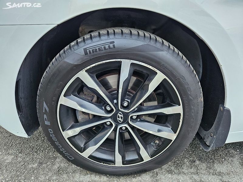 Hyundai i40 100kW VÝHŘEV KAMER DPH - fotka 7 z 44