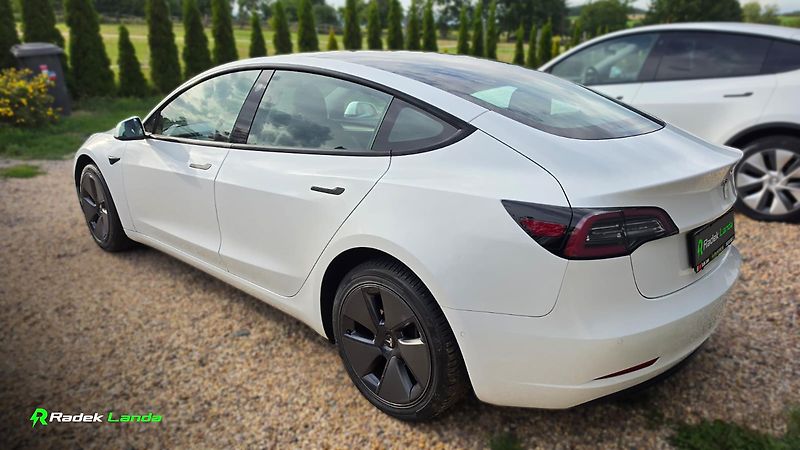 Tesla Model 3 (2021) Standard Range+, LFP, Tažné - fotka 2 z 12