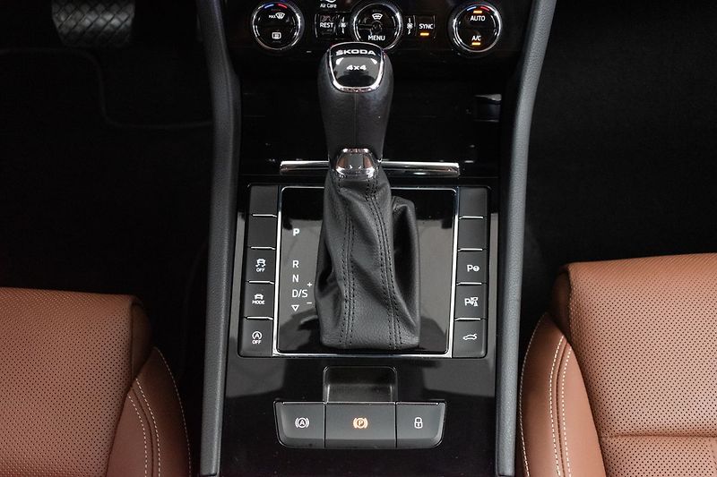 Škoda Superb TDI 147kW L&K 4x4*DPH*ČR 1.MAJ - fotka 26 z 48