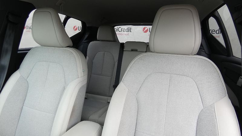 Volvo XC40 D3 Drive-E AWD Momentum - fotka 7 z 22