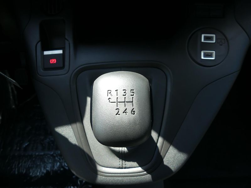 Citroën Berlingo (2026) PLUS Diesel 100k Manual - fotka 16 z 20