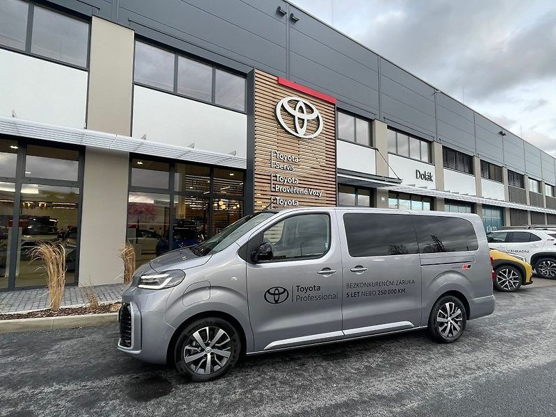 Toyota ProAce Verso EV L2 136HP 75 KWh Family 8S - fotka 1 z 28