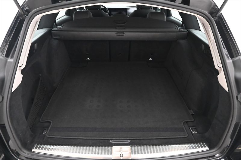 Mercedes-Benz Třídy E 2,0 220d 143 kW Business 9G-Tr - fotka 10 z 31