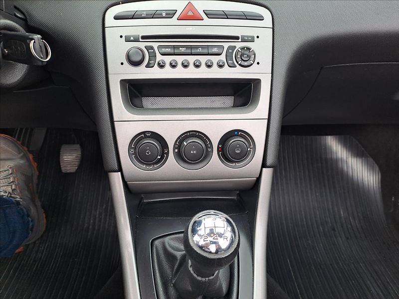 Peugeot 308 CC 1.6i 88kW - fotka 17 z 22