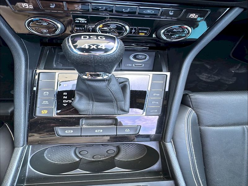 Škoda Superb (2019) COM 4X4GRT L K TD 140/2.0 A7F - fotka 23 z 24