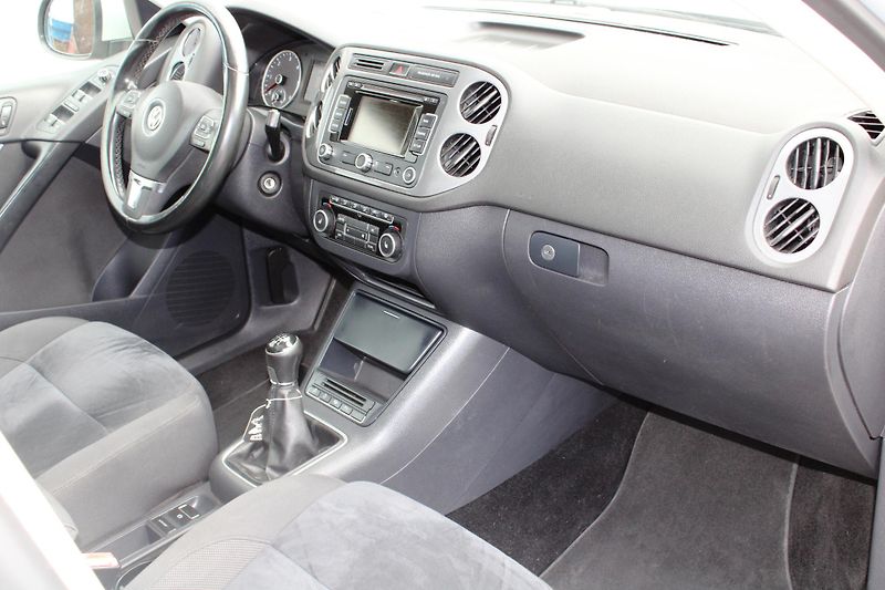 Volkswagen Tiguan (2012) REZERVACE - fotka 14 z 23