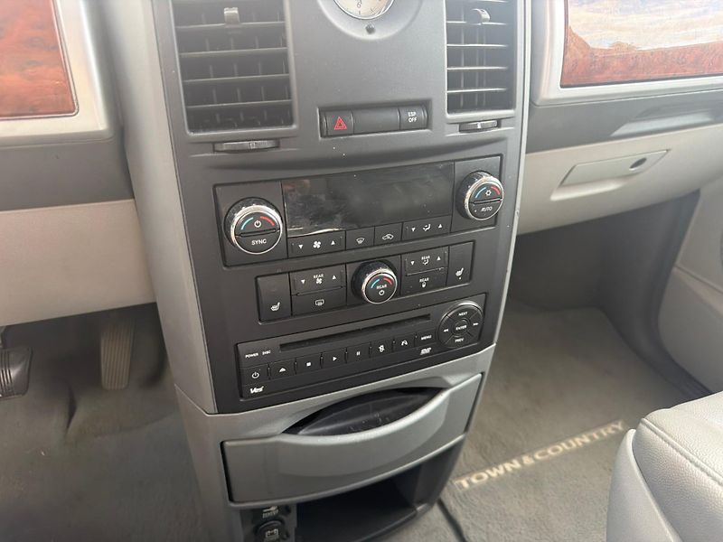 Chrysler Town & Country (2007) 3,8V6 SwivelGo Limit 2007 - fotka 20 z 20