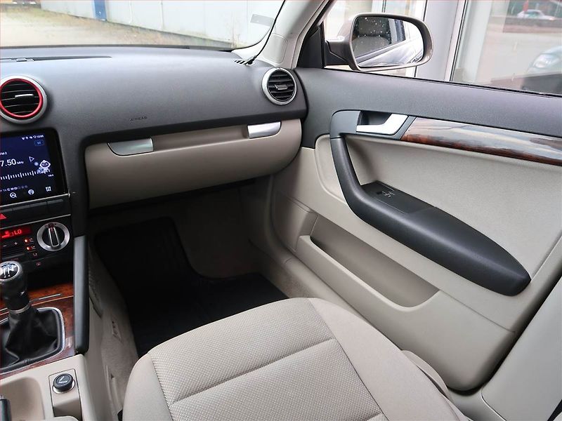 Audi A3 (2012) 1.6 TDI, Navi, Xenony - fotka 8 z 16