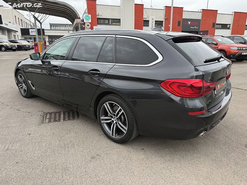 BMW Řada 5 520d XDRIVE 140kW - fotka 8 z 33