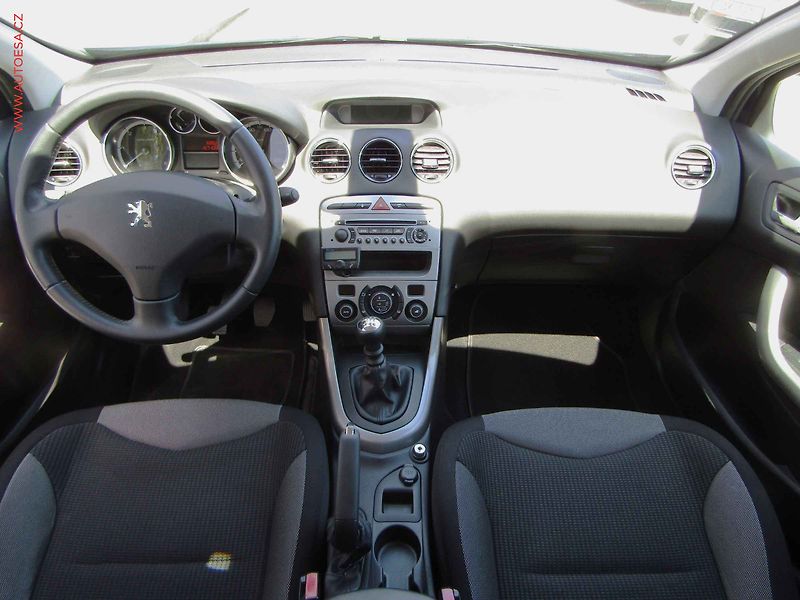 Peugeot 308 (2010) 1.6HDi, ČR, Premium - fotka 8 z 16