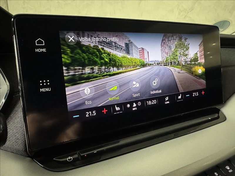 Škoda Octavia 2,0 TDi  DSG Tour Virtual LED - fotka 33 z 45