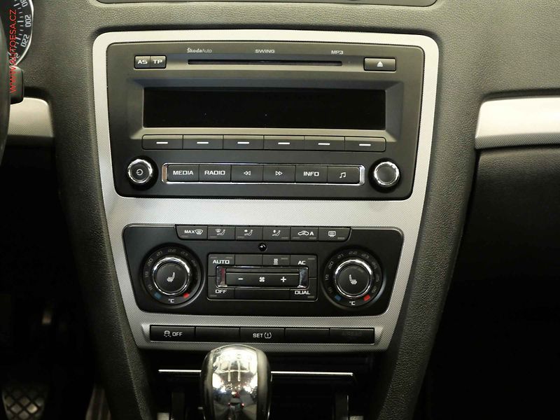 Škoda Octavia (2010) 1.6 TDi, Elegance, xenon - fotka 9 z 25